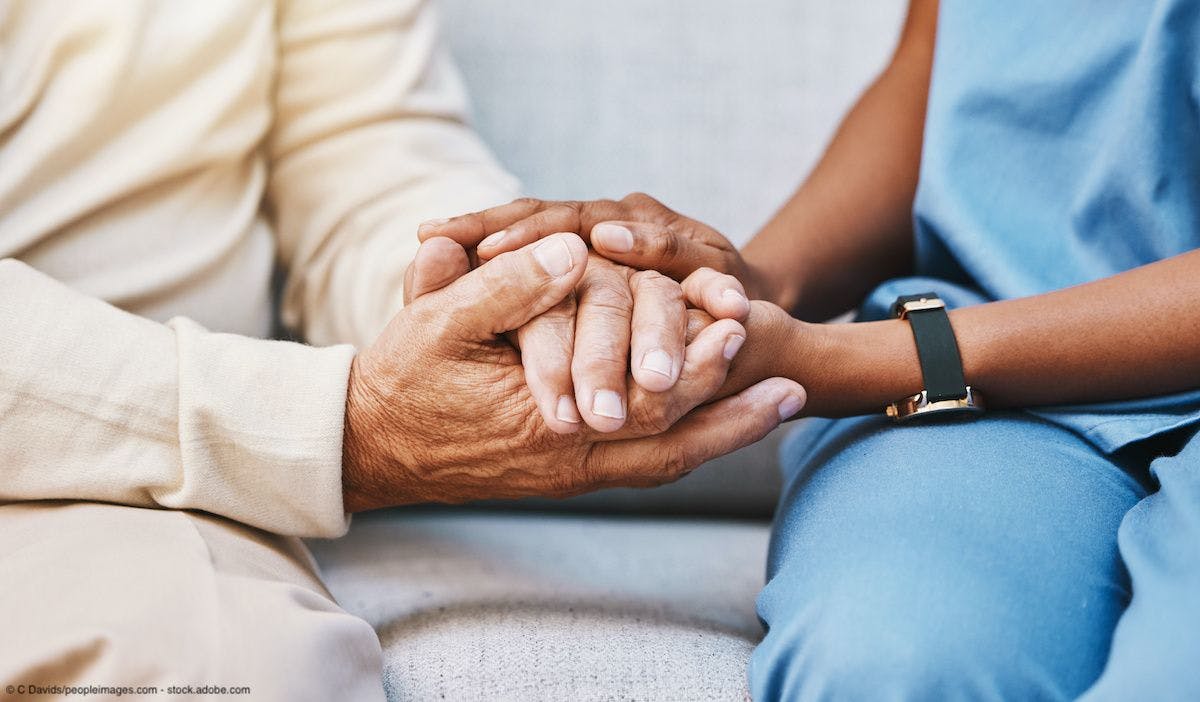 Nurse and patient holding hands - © C Davids/peopleimages.com - stock.adobe.com 